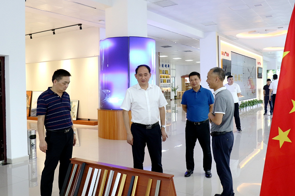 縣長馬吉云赴企業(yè)開展“送政策、解難題、優(yōu)服務(wù)”活動